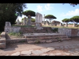 07010 ostia - regio i - forum - basilica (i,xi,5) - nordostecke - zugang - treppe - 09.2022.jpg